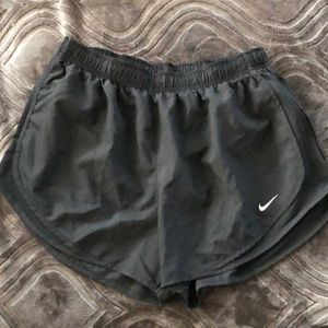 Black women’s extra large dri-fit Nike running shorts